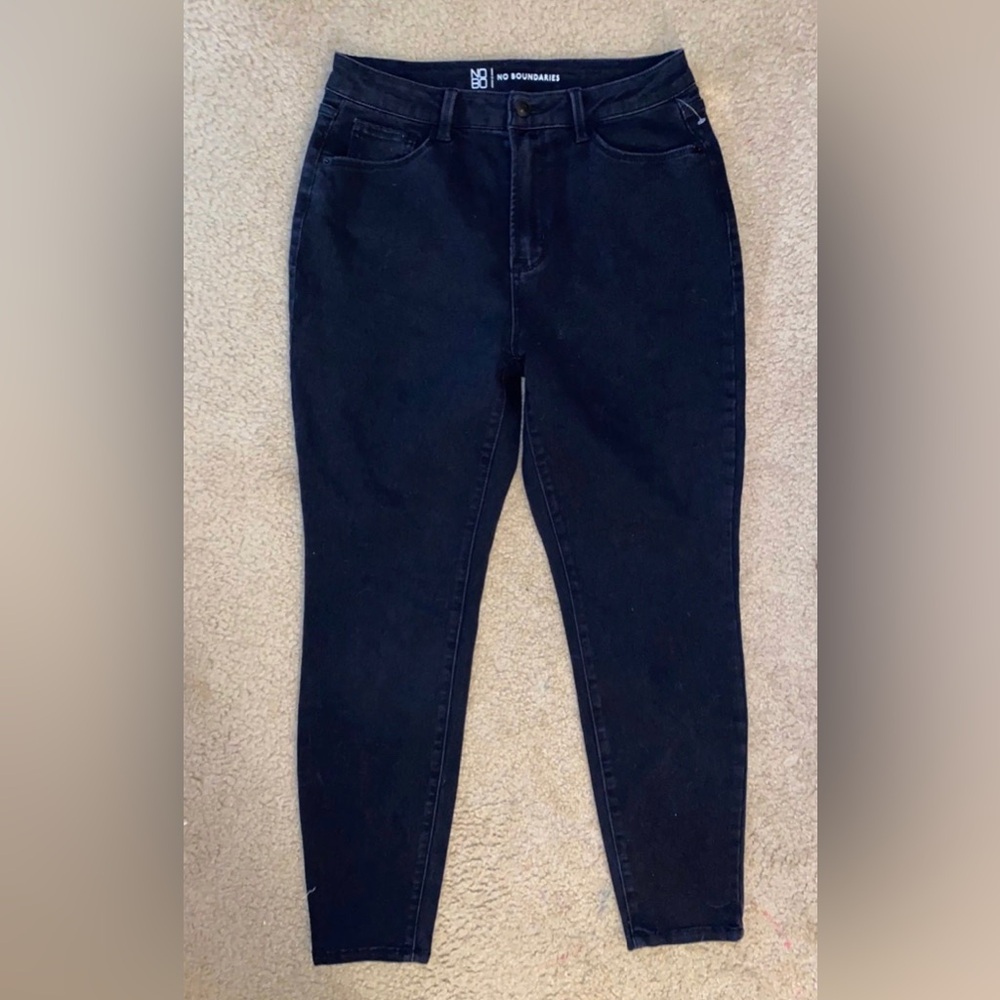 Junior’s No Boundaries Black Jeans Size 11